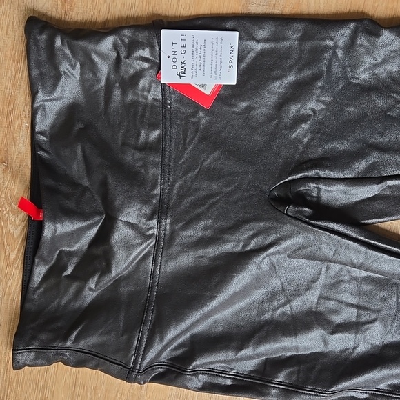 NWT SPANX Faux Leather Legging Black Size L - Picture 3 of 7